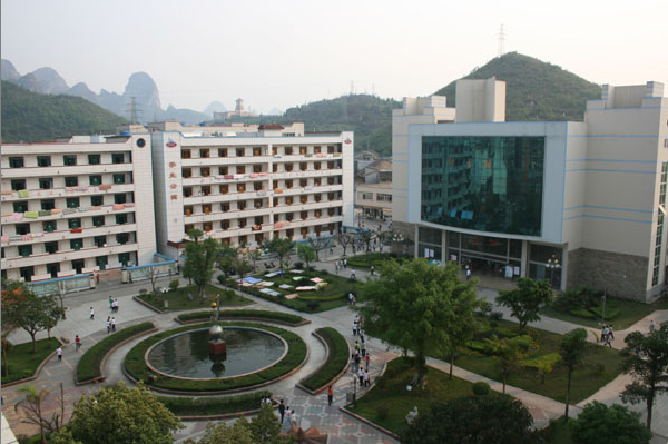鳳城市第一中學.png